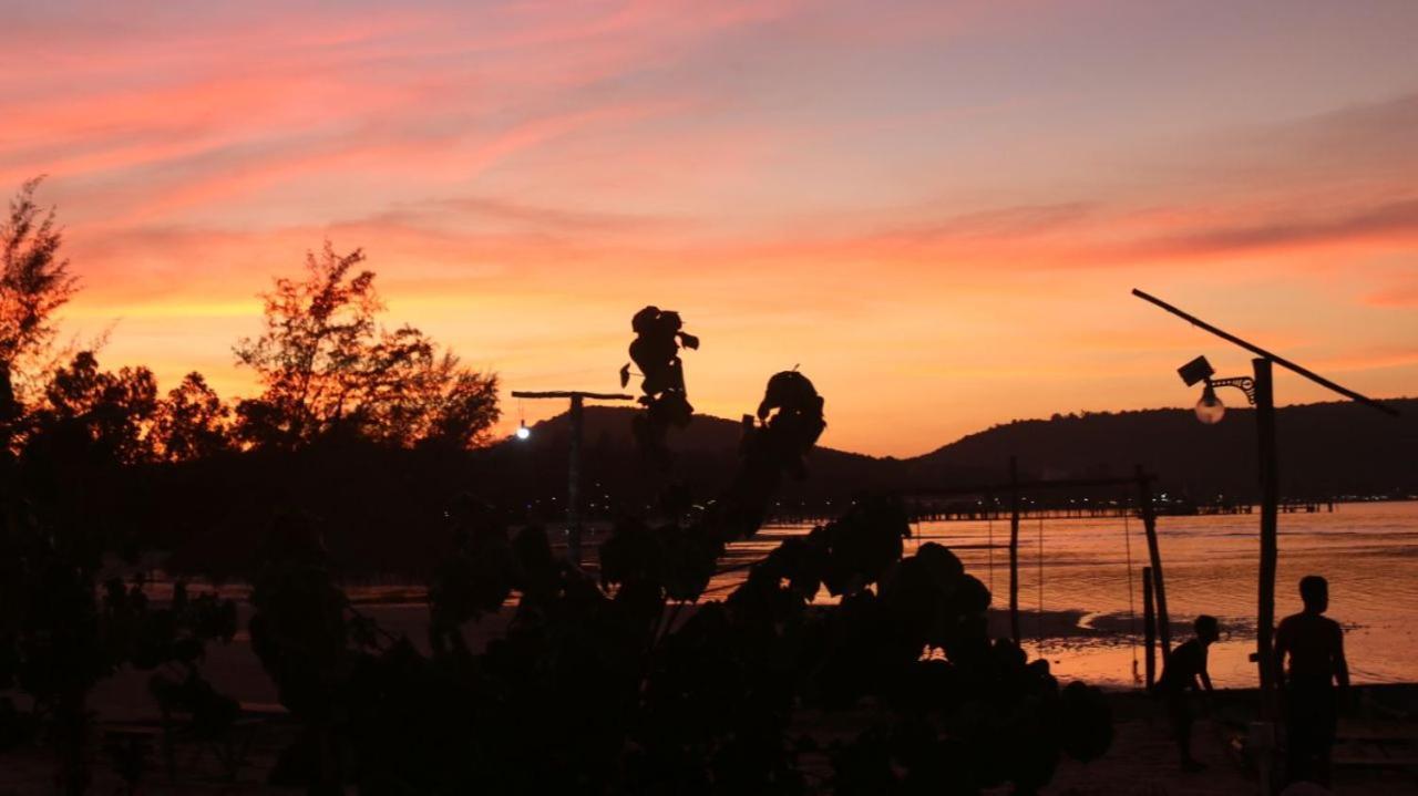 Mangrove Lodge