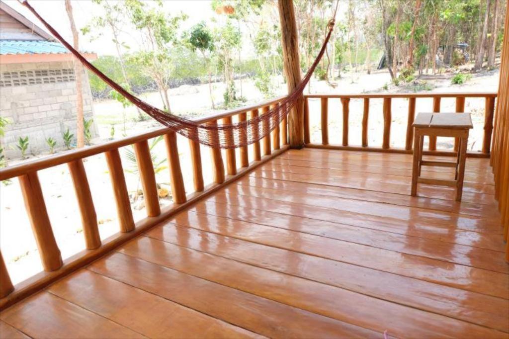 Mangrove Lodge *